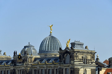 Fototapeta na wymiar Akademie der Bildenden Künste u. Kuppel des Albertinum, Dresden