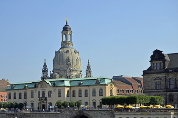 Fototapeta na wymiar Brühlschen Terrasse und Frauenkirche, Dresden