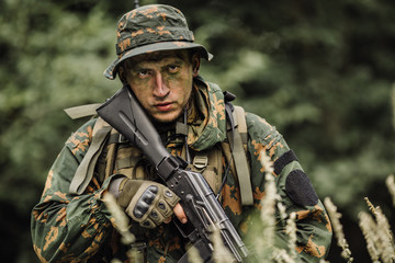 Fototapeta premium paratrooper airborne infantry in the forest
