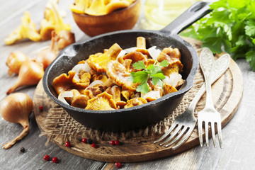 Fried chanterelles