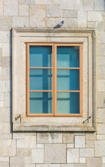 Fototapeta na wymiar Fenster mit Taube, Burg Ljubljana