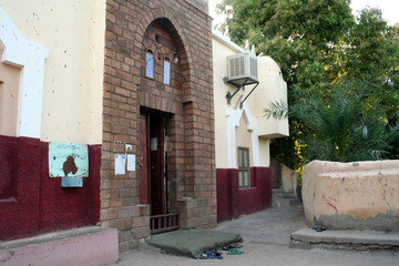 Fototapeta na wymiar Aswan Villaggio nubiano costruzioni tipiche