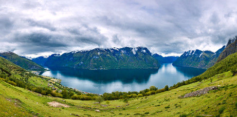Fototapeta na wymiar Panorama Hardanger fjorden