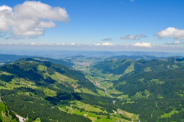 Fototapeta na wymiar Panorama übers Alpthal bis nach Einsiedeln