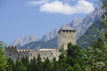 Fototapeta na wymiar Lienz Osttirol - Schloss Bruck