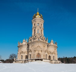 Church in Dubrovitsy decorated with a golden crown