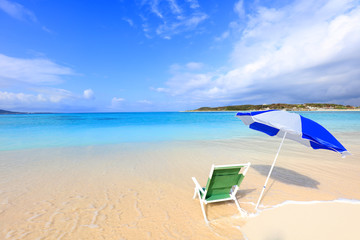 美しい沖縄のビーチと夏空