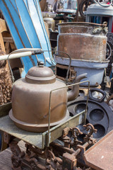  scale and kettle / Flea market stand with scales and kettle