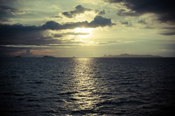 Fototapeta premium Panoramic dramatic sunset sky and tropical sea at dusk