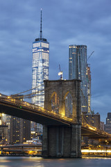 Naklejka premium Brooklyn Bridge o zmierzchu