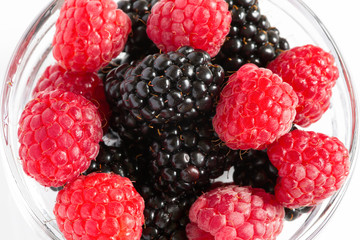 Blackberries with raspberries mixed in the glass bowl