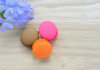 Obraz na płótnie Canvas Colorful French macarons on wooden background
