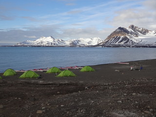 Camp de base en terre polaire