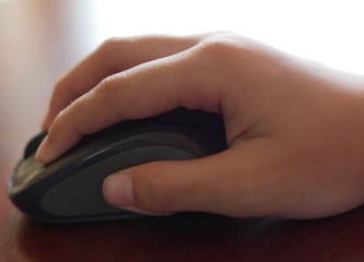hand clicking mouse