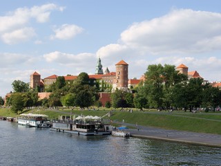 Obraz premium WAWEL Castle and Vistula river in Krakow