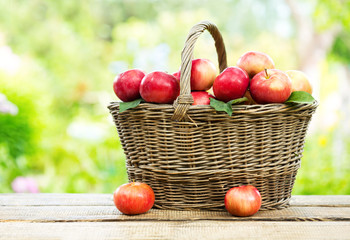 red apples