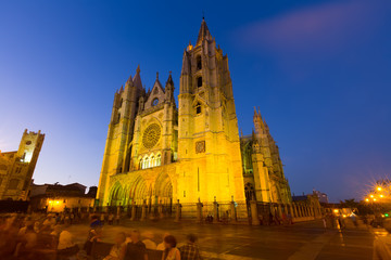 Fototapeta na wymiar Cathedral of Leon in evening time