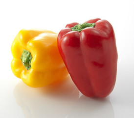 赤色と黄色のパプリカ