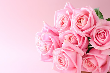 ピンクのバラの花束