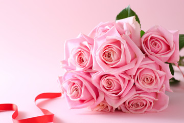 ピンクのバラの花束