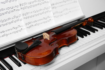 Fototapeta premium Piano with violin and music notes close up