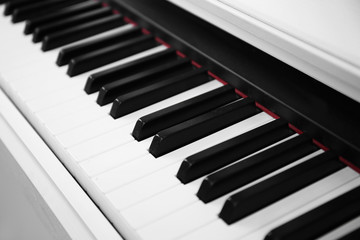 Naklejka premium Piano keyboard close up