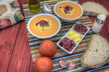 salmorejo horizontal left down