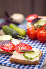 sandwich with tomatoes