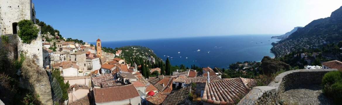 Vue Panoramique du vieux village de Roquebrune Cap Martin