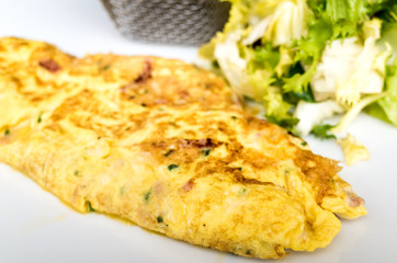 omelet with ham tomato and green salad