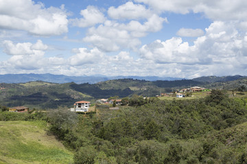 Fototapeta na wymiar Paisaje montañoso colombiano 