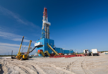 oil well for oil and gas production, installation - 87911545