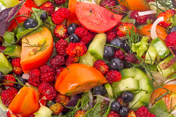 Vegetable salad with spinach