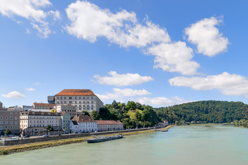 Fototapeta na wymiar View Linz Danube