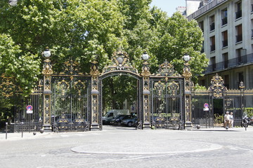 Naklejka premium Grille d'entrée du Parc Monceau à Paris