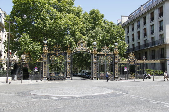 Grille d'entr&eacute;e du Parc Monceau &agrave; Paris