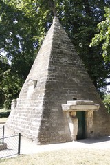 Pyramide du Parc Monceau à Paris