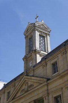 Clocher d'&eacute;glise &agrave; Paris