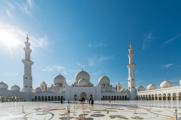 Fototapeta na wymiar Dubai - JANUARY 9, 2015: Sheikh Zayed mosque on January 9 in UAE