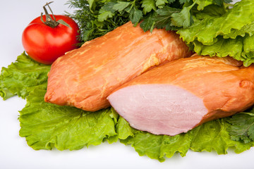 Колбаса и ветчина с овощами