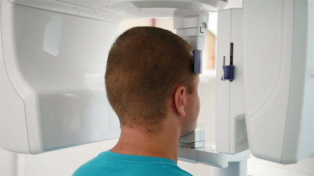 computer scans the patient's head, close up