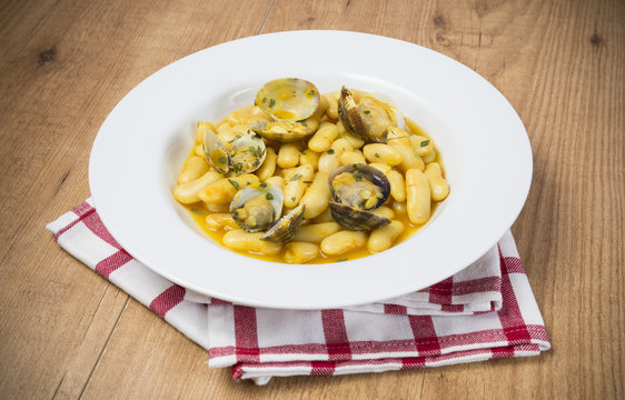 Plato de Fabes con almejas