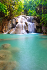 Fototapeta na wymiar Water fall hua mae kamin Kanchanaburi, Thailand (hua mae kamin w