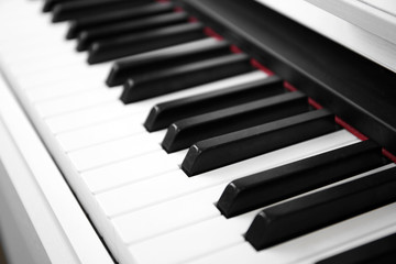 Naklejka premium Piano keyboard close up