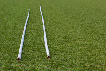 Gramado com canos de irrigação