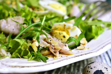 Green salad with chicken,apple and eggs.