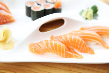 Salmon Sushi set