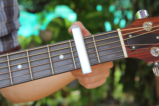 play guitar with capo 