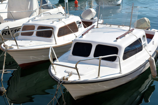 Boote im Hafen von Rovinj in Kroatien