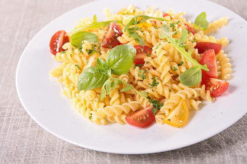 pasta salad with tomato and basil